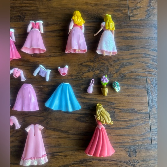 {Polly Pocket Disney} Princess Aurora Dolls With Dresses & Accessories - Picture 6 of 6